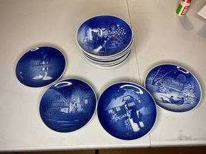 lot 491 image: Lot of 16 Decorative  Country Christmas Dishes (Denmark)