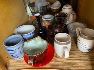 lot 494 image: Contents of shelf