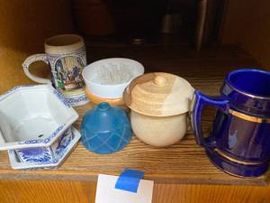 lot 495 image: Contents of shelf