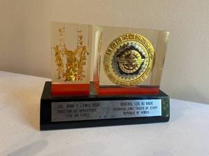 lot 48 image: Korean Air Force Award