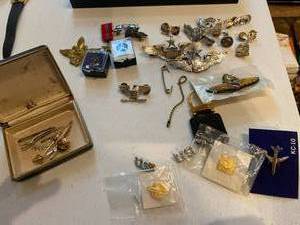 lot 49 image: US Air Force Pins and other Uniform ephemera
