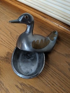 lot 212 image: Ducky Box