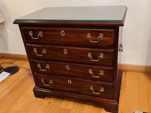 lot 112 image: Vintage Henkel Harris Solid Mahogany Bachelor Chest