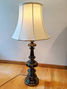 lot 113 image: One hefty vintage bronze table lamp