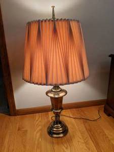 lot 114 image: Stiffel Vintage Table Lamp and Clever Lampshade