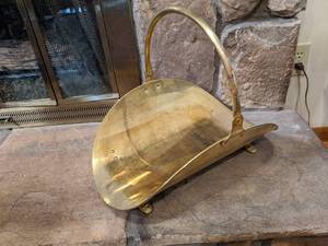 lot 120 image: Vintage Large Brass Claw Foot Wood Holder