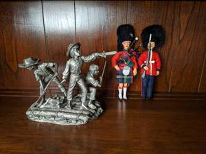 lot 124 image: Pewter Franklin Mint The Pirates and two handmade dolls
