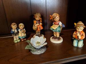 lot 128 image: Lot of Goebbel Hummel figurines