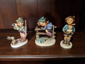 lot 129 image: Trio of Goebbel Hummel figurines
