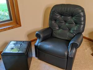 lot 174 image: Comfortable leather easy chair with nesting ottomans