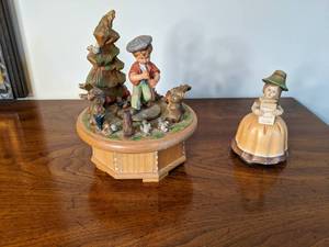 lot 179 image: Hand-carved Thorens Music Box and Reuge Figurine