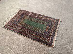lot 189 image: Bright, colorful hand woven rug