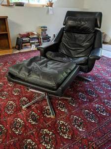 lot 322 image: High end Scandinavian Black Genuine Leather Chair