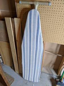 lot 543 image: Ironing table