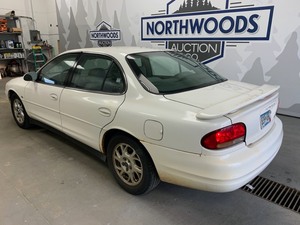 2002 Old Intrigue -No Reserve-