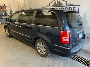 2009 Chrysler Town & Country -No Reserve-