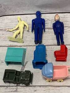 Lot of 8 Antique Kids Toys (Renwall, Thomas)