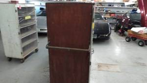 Storage cabinet with rollers