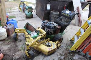 lot 413 image: John Deere Walk-Behind Commercial Mower 48 Deck