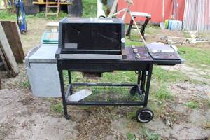 lot 419 image: Weber Propane Grill