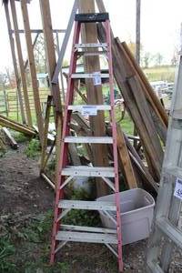 lot 486 image: Werner Electro-Master Non-Conductive Fiberglass Industrial Extra Heavy Duty Step Ladder 8