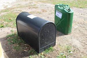 lot 483 image: U.S. Mailbox