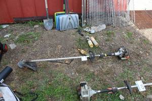 lot 422 image: Echo Gas-Powered Line Trimmer SRM-230
