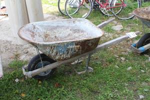 lot 432 image: Jackson Steel Wheelbarrow