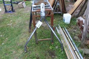 lot 469 image: Tow Bar with Hitch Assembly