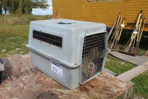 lot 452 image: Petmate Vari-Kennel Animal Crate