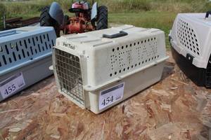 lot 454 image: Petmate Pet Taxi Animal Crate