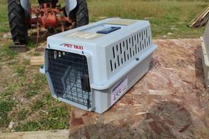 lot 455 image: Petmate Pet Taxi Animal Crate