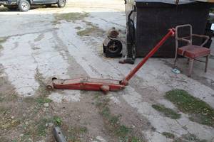 lot 528 image: Hydraulic Floor Jack 48