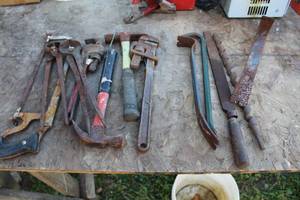 lot 554 image: Pipe Wrenches, Pry Bars, Steel Tongs, Hack Saw, Files, Hammers