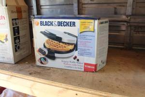 lot 597 image: Black & Decker Belgian Waffle Maker WMB500