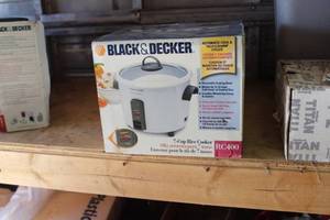 lot 598 image: Black & Decker Rice Cooker 7-cup RC400