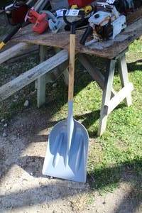 lot 614 image: GroundWork Plastic Scoop Shovel