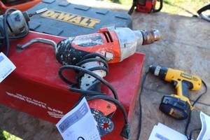 lot 619 image: Black & Decker Corded Drill