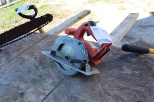 lot 621 image: Milwaukee 18V Cordless Heavy Duty Circular Saw 6-12