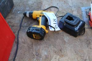 lot 618 image: DeWalt 12V Cordless 38 VSR Adjustable Clutch DrillDriver DW972, Battery, Charger