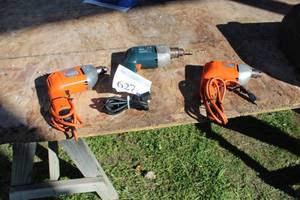 lot 627 image: Lot of (3) Black&Decker 38 Variable Speed Drill (x2), Black&Decker Drill TS320