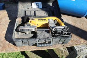 lot 632 image: DeWalt Heavy Duty Deep Cut Variable Speed Band Saw 4-34 D28770, Case