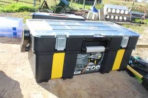 lot 637 image: Members Mark 2-in-1 Tool Tote & Organizer 24
