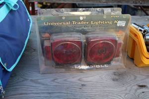 lot 665 image: Universal Trailer Lighting Kit