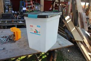 lot 669 image: Boots & Barkley Pet Food Large Plastic Storage Container with Lid 50lb.