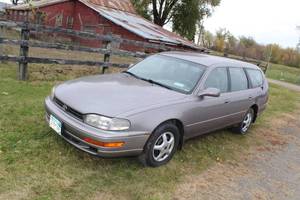 lot 412 image: 1993 Toyota Camry LE 4-Door Wagon