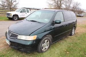 lot 407 image: 2001 Honda Odyssey EX 4-Door Van
