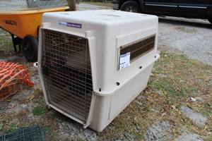 lot 727 image: PetMate Vari-Kennel Pet Carrier