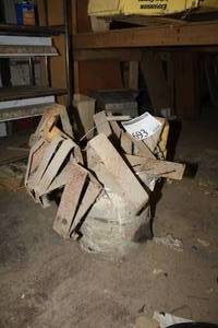 lot 693 image: Roof Jacks