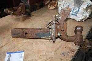 lot 676 image: Pintle Hitch Assembly